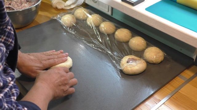 Беляши/перемячи на газовом гриле WEBER . Делал первый раз смотреть онлайн