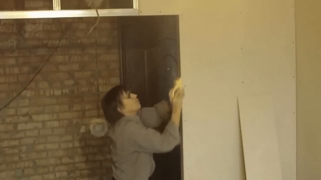 Монтаж перегородок из ГКЛ в два слоя Часть 3 смотреть онлайн