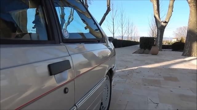 Une soufflette dans la R11 ? Bonjour ! Je suis la R11 Turbo ! смотреть онлайн