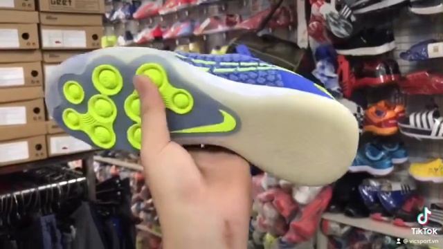 Giày đá banh SF Nike React Gato IC màu xanh bích смотреть онлайн