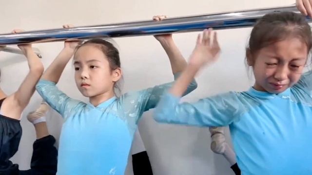 In China, the dance school training process (flexible) #dance #gymnastics #gymnast смотреть онлайн