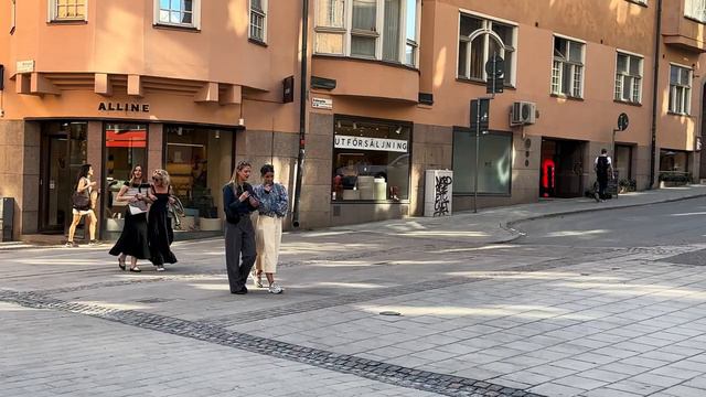 +22°C в Стокгольме☀️| Скандинавская Майская Уличная Мода | Красивые Субботние Наряды Уличного Стиля смотреть онлайн