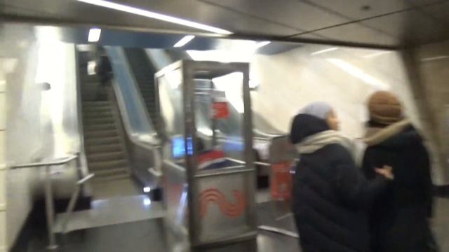 Москва Сити. Станция метро Деловой центр. ЭТО БОЛЬШОЙ ЛАБИРИНТ. смотреть онлайн