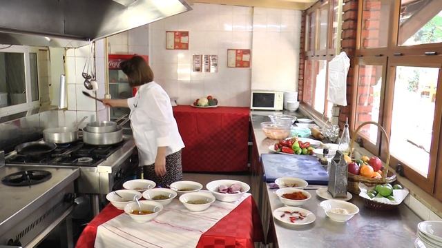 Report TV - Rreze Dielli, "Te gatuajme me zonjen Tefta" Kuzhina Indiane P.2 смотреть онлайн