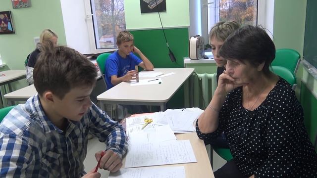 Школьники сдают сдают зачет по геометрии. 7 и 8 класс. Частная школа «Взмах-север», СПб смотреть онлайн