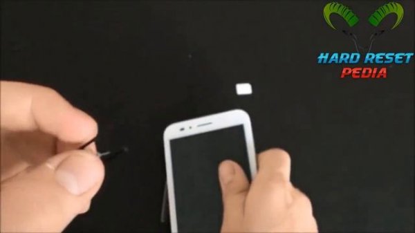 Alcatel One Touch Go Play Insert the SIM card