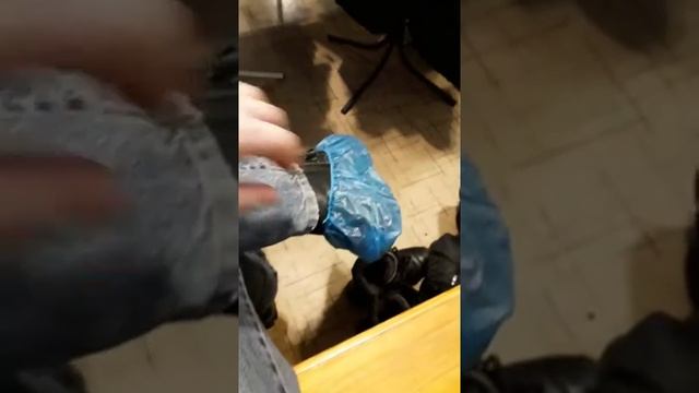 Как я надеваю бахилы смотреть онлайн