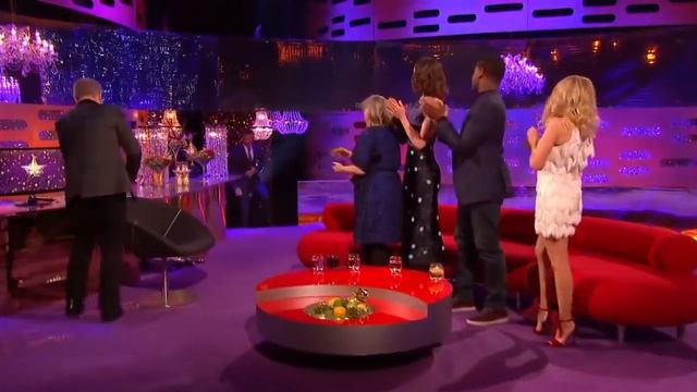 The Graham Norton Show S18E12 Carrie Fisher, Daisy Ridley, John Boyega, David Beckham, Kylie Minogu смотреть онлайн