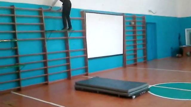 Сальто назад с высоты смотреть онлайн