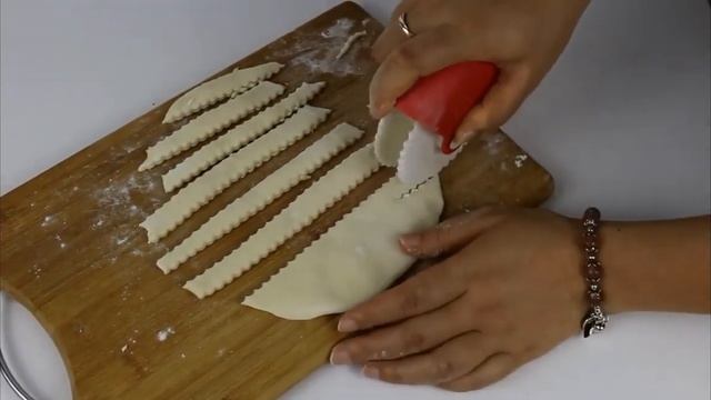 Kitchen Helper DIY Dough Cutting Roller Tools Biscuits Maker Lattice Roller Docker Dough Cutter Too смотреть онлайн