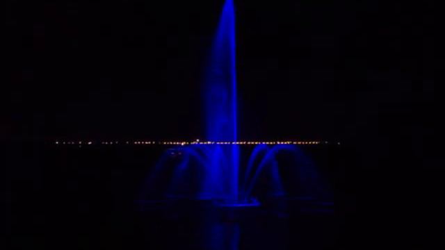 Уникальный плавучий фонтан «Сердце Волги» открыли в Саратове смотреть онлайн