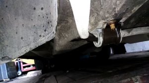 Замена стабилизатора поперечной устойчивости с 2108 на 2110. Подробное видео..mp4