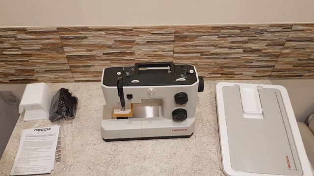 Швейная машина Necchi Q132A, распаковка и краткое заключение смотреть онлайн