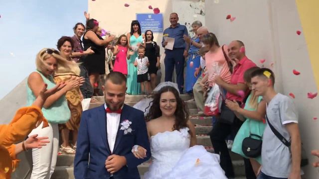 выход из ЗАГСА) смотреть онлайн