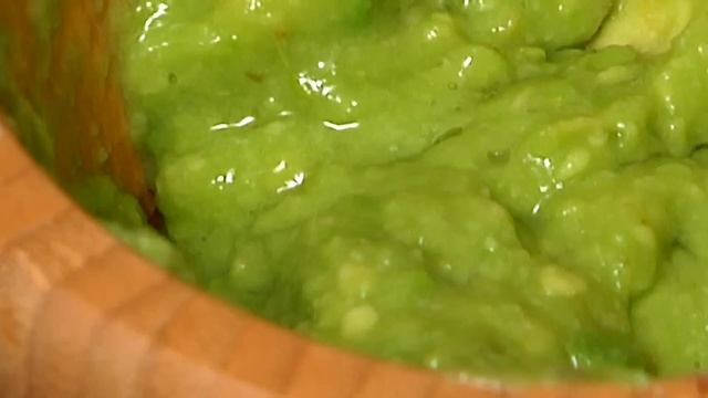 Making Your Own Avocado Face Mask : Easy Beauty Tips смотреть онлайн
