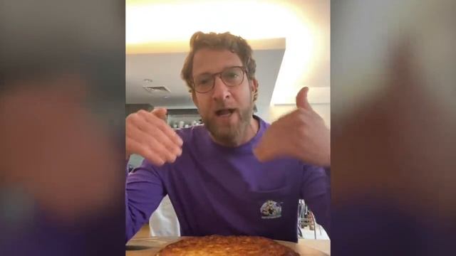 Barstool Pizza Review - Giovanni's Frozen Pizza (Minnesota) смотреть онлайн