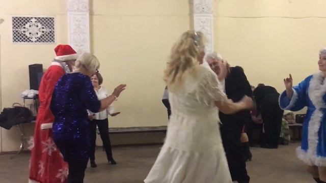 Расцвела черемуха, вся белым- бела!!!??Красивые танцы на Новый год в клубе!!!??Харьков ??Январь 202 смотреть онлайн