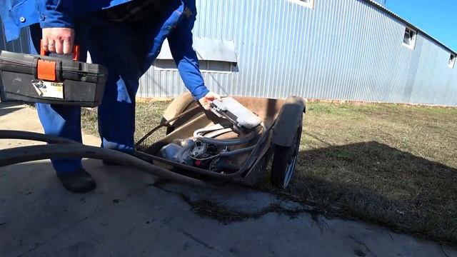 ДЕРЕВЕНСКИЕ БУДНИ / Мотоблок подготовил / Доски покрасили / Готовлю место для цыплят смотреть онлайн