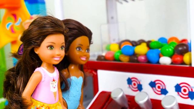 Видео про игры для детей. Куклы ЛоЛ Сюрприз играют в парке аттракционов! Куколки ЛОЛ ОМГ Сюрпрайз смотреть онлайн