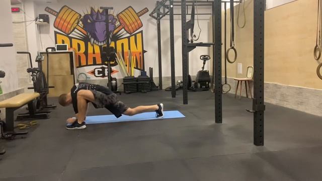 Растяжка Сгибателей Таза В Длинном Выпаде смотреть онлайн