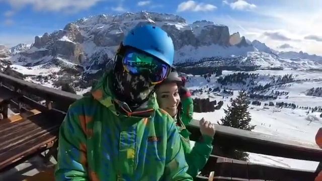 Skiing and Snowboarding the slopes of Ortisei Val Gardena. смотреть онлайн