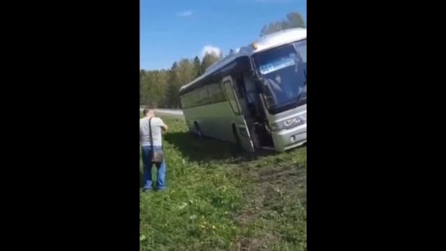 Автобус Красноярск-Саяногорск съехал с трассы смотреть онлайн