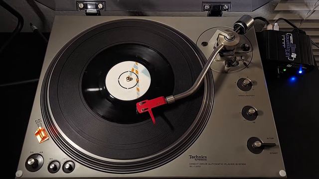 "Ran Tan Waltz" - Kate Bush [EMI, 1980] 45 RPM Vinyl смотреть онлайн