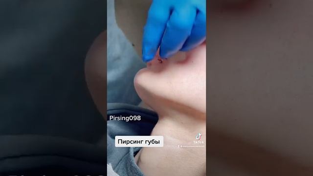 Пирсинг губы . Любой вид прокола. Lip piercing any kind of puncture смотреть онлайн