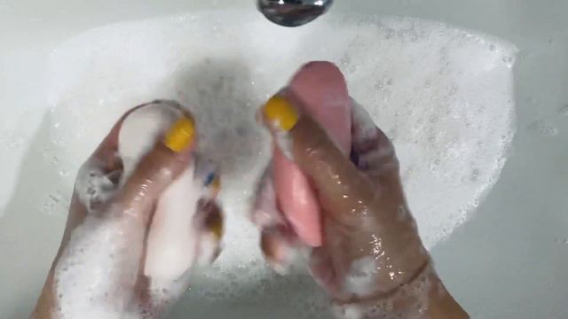 ASMR/ pink soap with a sponge🎀💗🌸розовое мыло с губкой смотреть онлайн