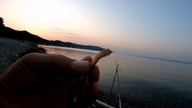 Рыбалка на ЧЁРНОМ море,в АБХАЗИИ.Первая рыбалка на море,первая поклёвка,первый морской КАРАСЬ. смотреть онлайн