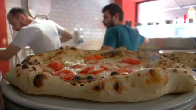 Pizza-making robot to challenge traditional pizzaiolos worldwide смотреть онлайн