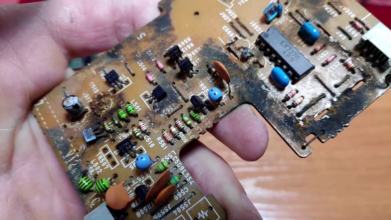 Драгметаллы в импортных радиодеталях, золото, серебро, тантал, ниобий.