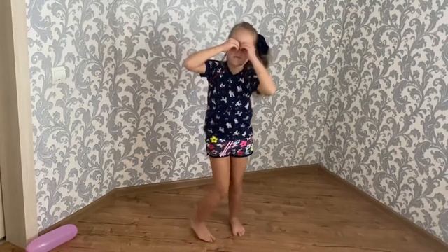 Летит в небе самолёт ??? смотреть онлайн