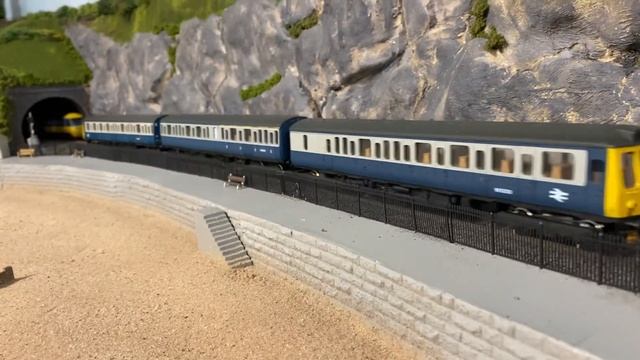 Abbots newton. HST and DMU pass on sea wall. OO gauge layout. смотреть онлайн
