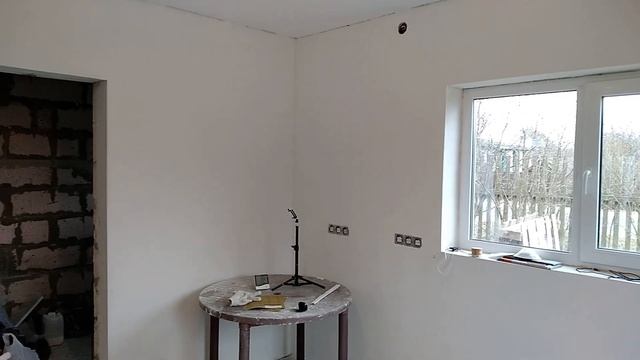 Ремонт на даче. Шпаклюем стены в пристройке цементной шпаклевкой. Шпаклевка стен под покраску. смотреть онлайн