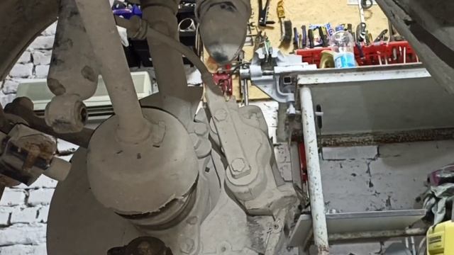 Рем -втулки передней балки Нива Шевроле спустя 2 года , замена салентблоков нижних рычагов смотреть онлайн