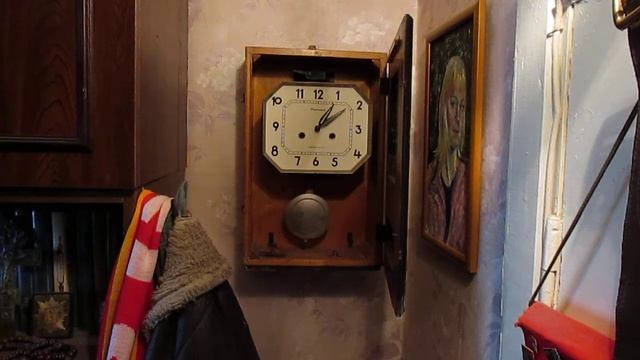 Relax sounds of old wall watches Jantar. Звуки для релаксации, старые настенные часы Янтарь ! смотреть онлайн