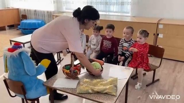 Самые маленькие детки познакомились с овощами. смотреть онлайн