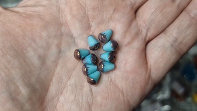 Обзор чешских бусин из магазина в VK - большое разнообразие элементов - часть первая :) смотреть онлайн
