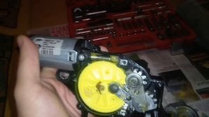 Ремонт моторчика заднего дворника Land Rover Freelander 2