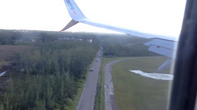 Boeing 737 Landing at Nassau International Airport Bahamas 2015 смотреть онлайн