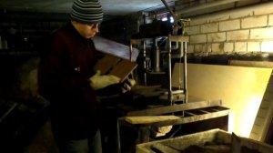 Полусухое прессование тротуарной плитки своими руками