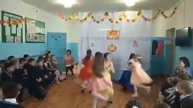 Осенний был . Танец 3 «В» класса. МОБУ СОШ д.Улукулево смотреть онлайн