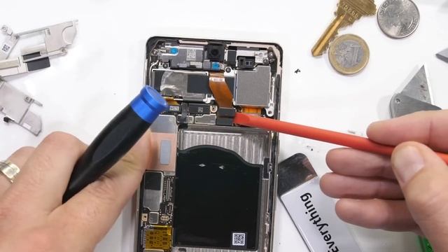 Разобрал Google Pixel 7 Pro! - JerryRigSuckBigDikEverywhere? смотреть онлайн