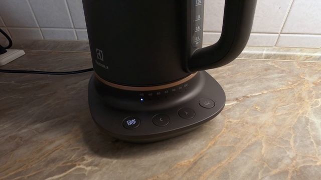 Electric Kettle Electrolux Explore7 E7K1 6BP смотреть онлайн