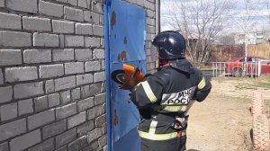 Работа с бензорезом.