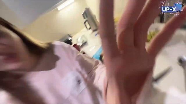 Обиделась на то что схватил сзади смотреть онлайн