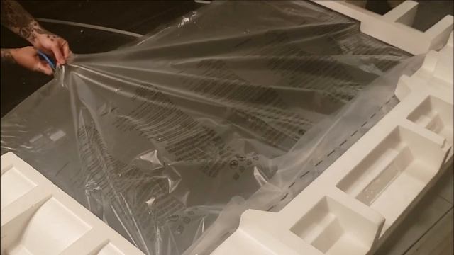 WOW THAT IS ONE BIG TV - VIZIO V705-h1 UNBOXING смотреть онлайн