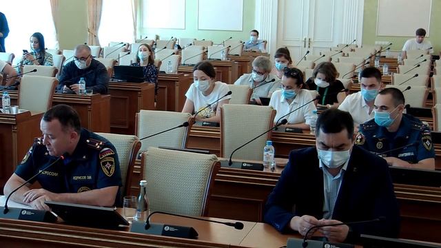 Брифинг о ситуации с обращениями жителей Уфы на наличие едкого запаха и смога в воздухе. смотреть онлайн