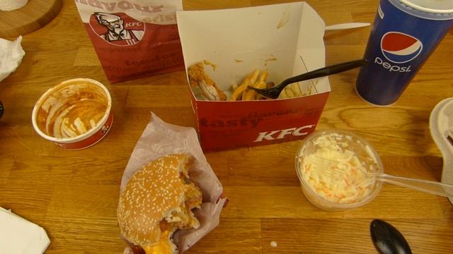 KFC - Winter Tower Box смотреть онлайн